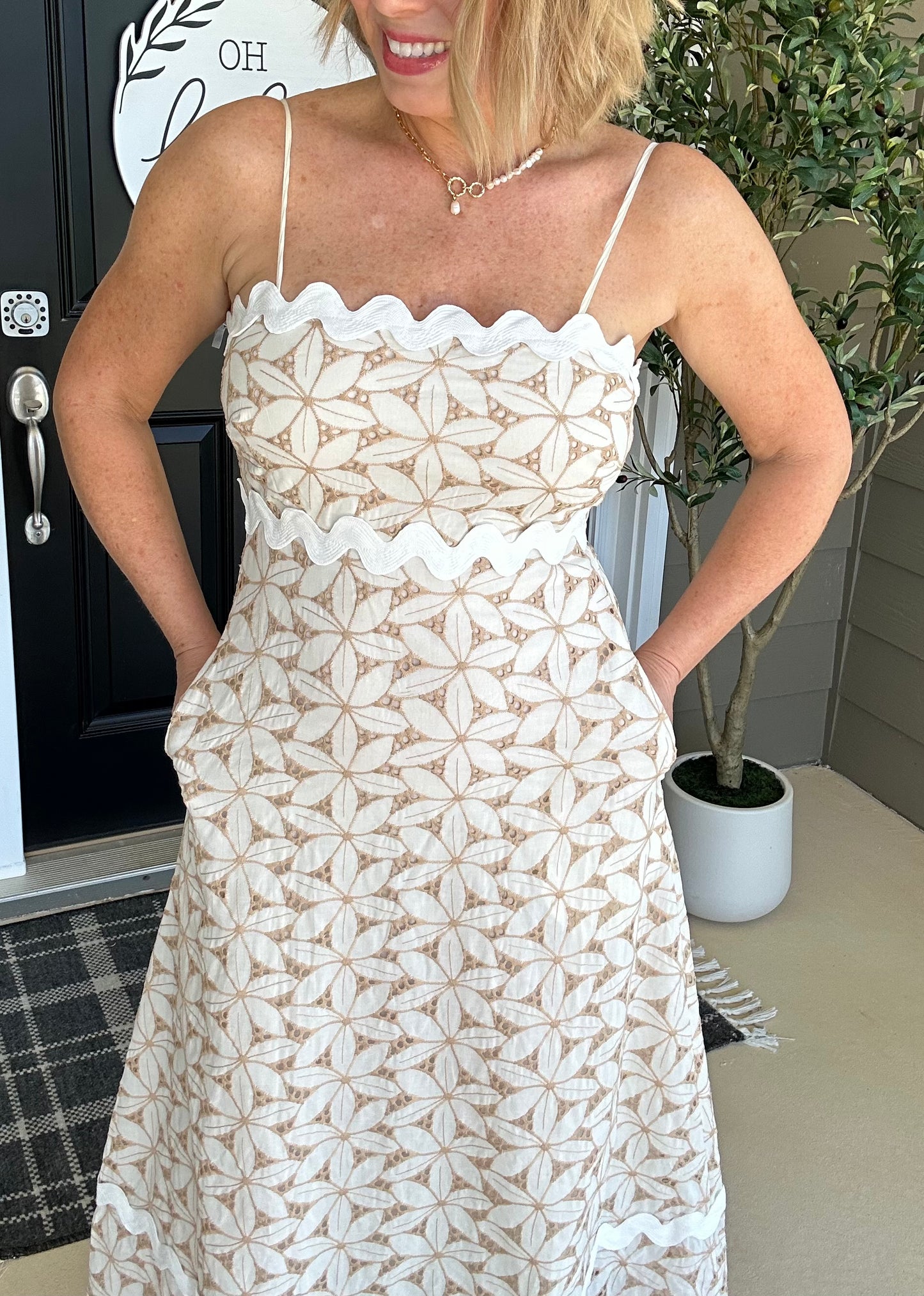 *LAST ONE* Picture Perfect Floral Maxi | Taupe