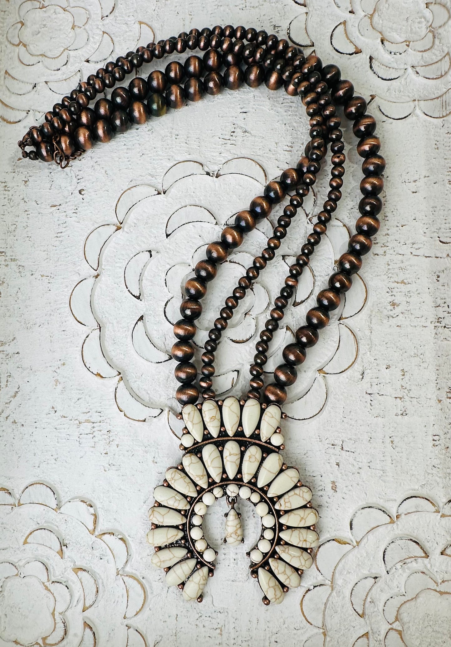 Talk of the Town Horseshoe Statement Necklace | Cream & Copper